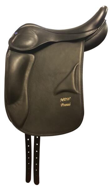 Frami saddle with flexi saddle and easy change of gullet width.