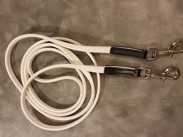 Exclusive rubber reins